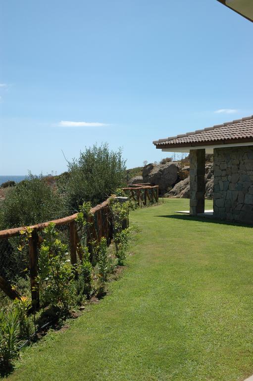 Case Sul Mare Residenze Di Bes Chia Exterior foto