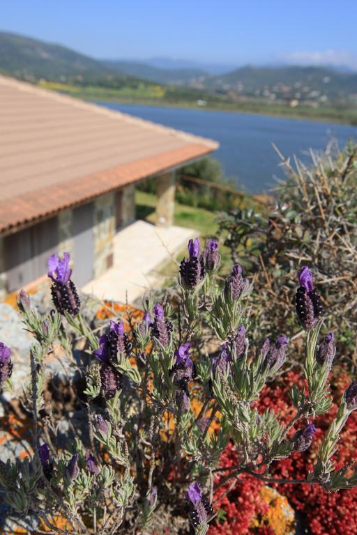 Case Sul Mare Residenze Di Bes Chia Exterior foto