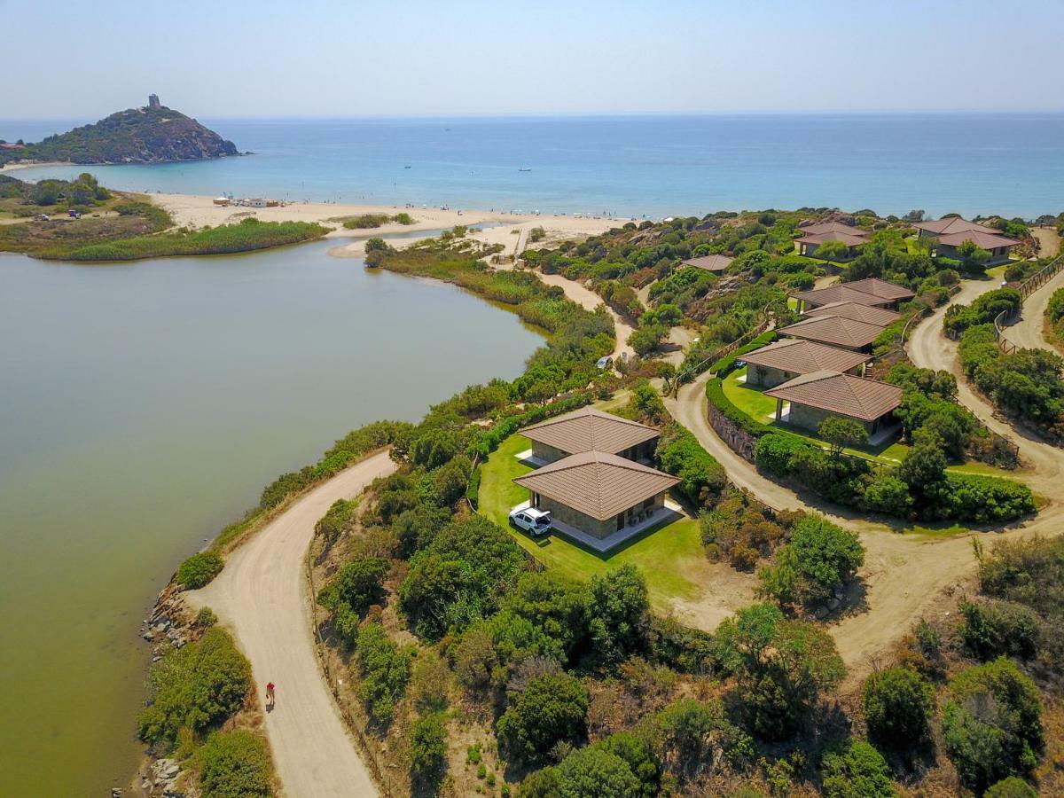 Case Sul Mare Residenze Di Bes Chia Exterior foto